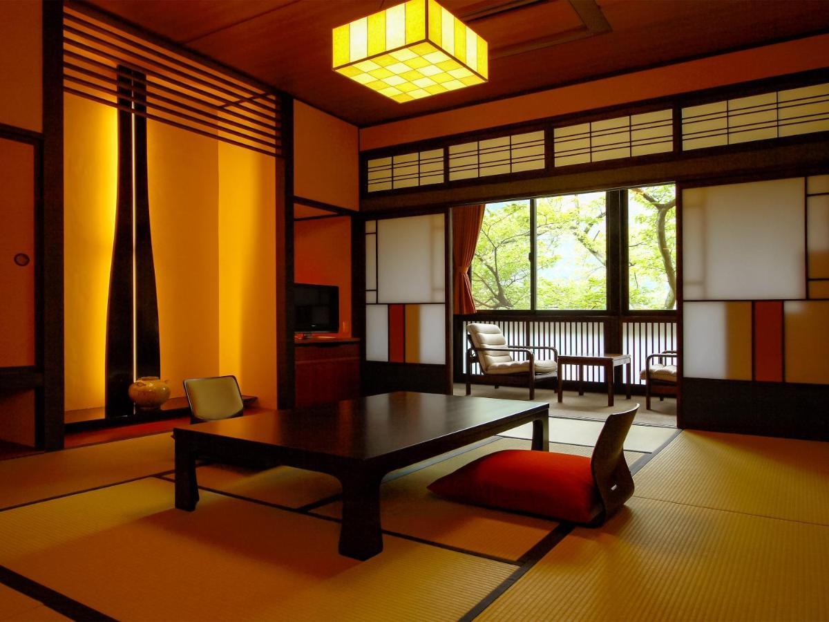 Sanrakuen Hotel Tonami Buitenkant foto