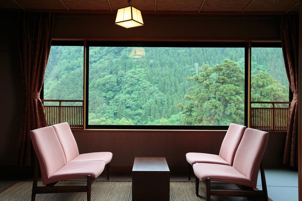 Sanrakuen Hotel Tonami Buitenkant foto